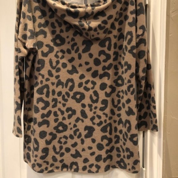 Long sleeve Leopard print fleece pullover hoodie - Picture 2 of 6